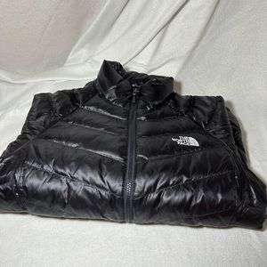 NEVER WORN BLACK NORTHFACE PUFFER